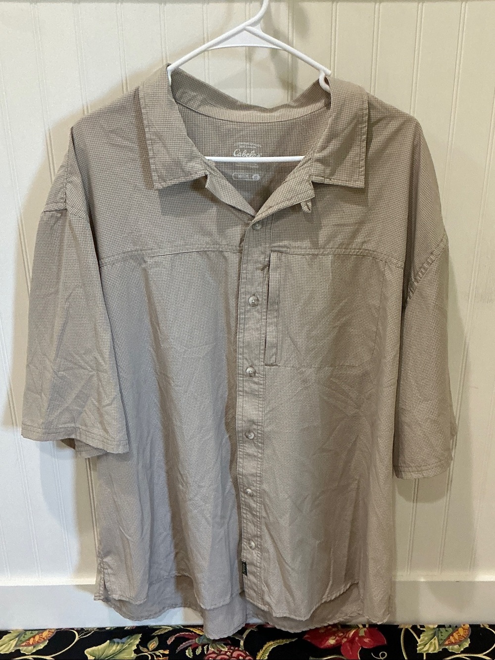 Cabela’s Men's Short Sleeve Button-Up Shirt in Light Taupe